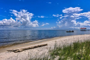 Bayfront Dauphin Island Home with Beach Access!